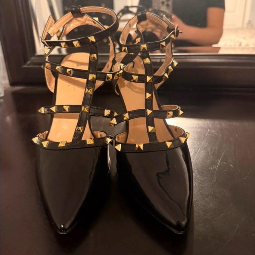 Black Studded Strappy Pointed-Toe Heels - Women 7 1/2 7.5
